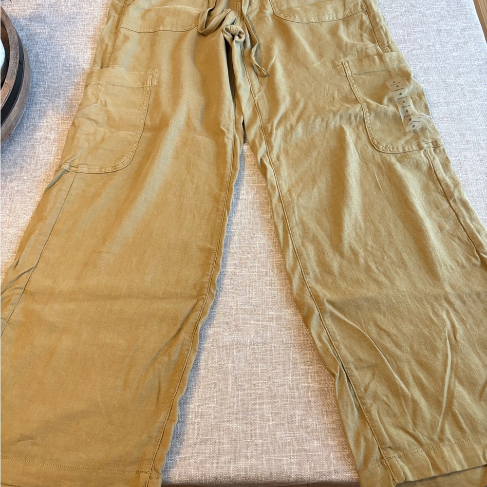 American Eagle Outfitters womens Khaki Cargo Pants size 6